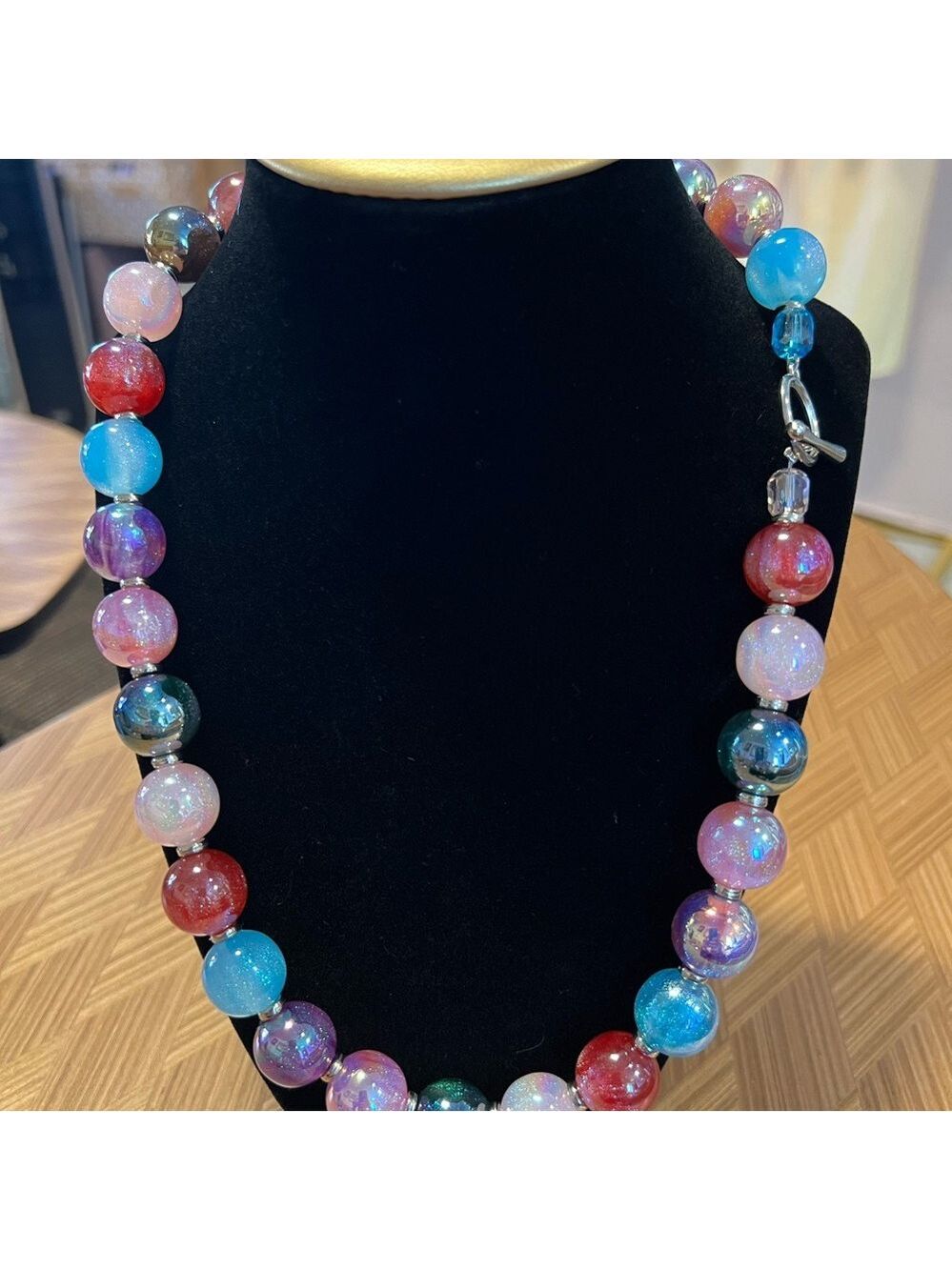 Red and Pink Beaded Necklace with Translucent Beads & Toggle Clasp (Handmade) - Picture 2 of 5
